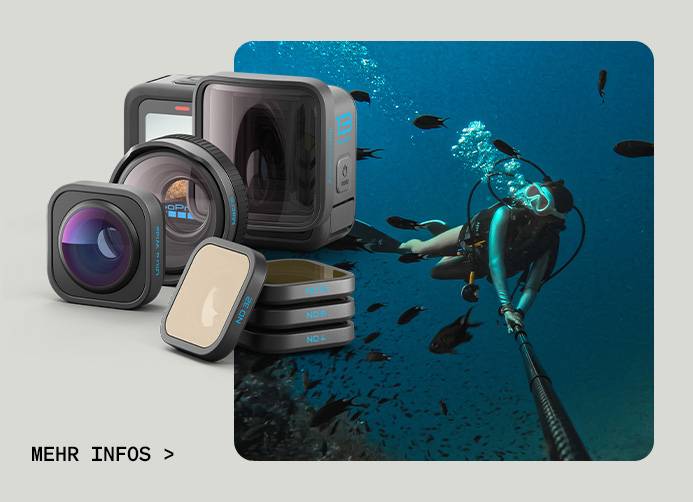 Produktbild der GoPro Hero 13 Black mit verschiedenen Objektivfiltern, einem Gehäuse und einem Weitwinkelobjektiv, vor einem Hintergrund mit einer Person beim Schnorcheln.