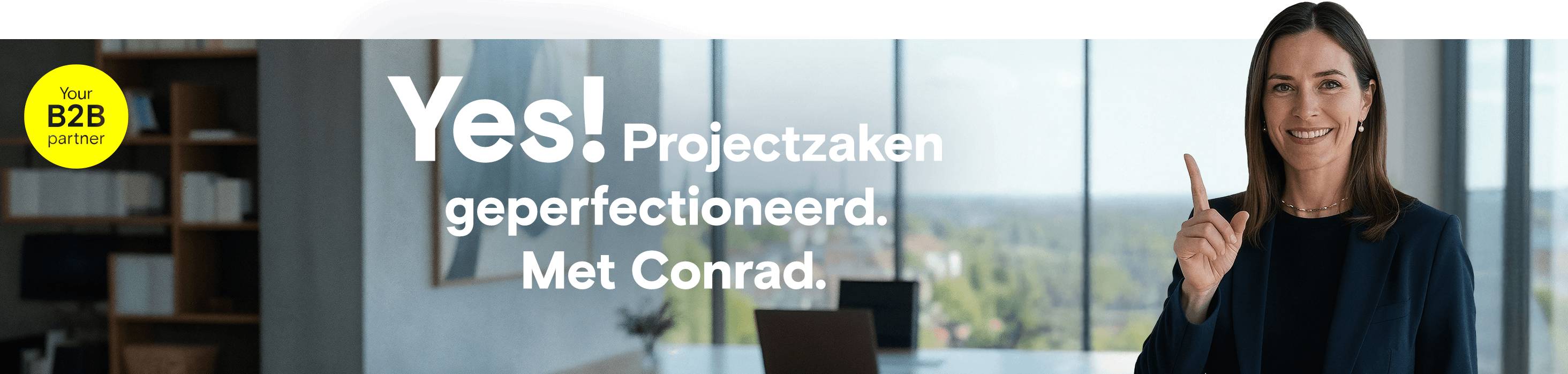 Vrouw wijst met vinger naar tekst "Yes! Projectzaken geperfectioneerd. Met Conrad“, gele cirkel met logo ”Uw B2B-partner".