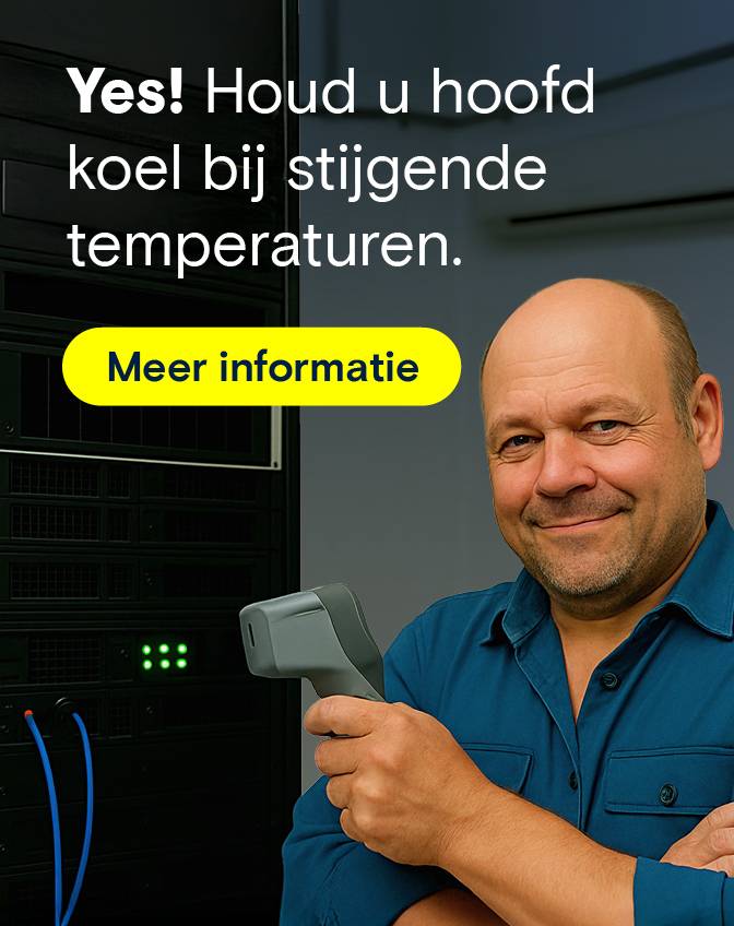 Een man gebruikt een temperatuurpistool op een serverrack terwijl de tekst erboven "De juiste manier om om te gaan met omgevingsfactoren" en een knop eronder "Meer informatie" in het Nederlands zegt.