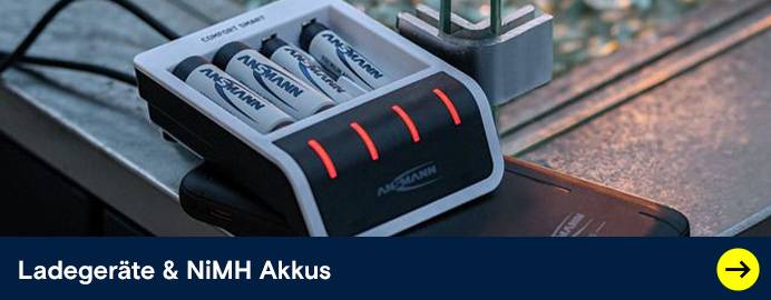 ANSMANN Ladegerät mit mehreren NiMH Akkus, der Ladezustand wird über rote LEDs angezeigt.