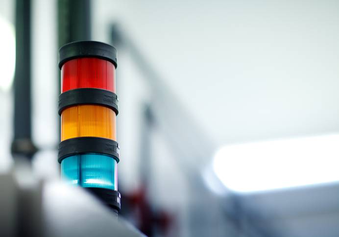 Eine Signalleuchte in Ampelform