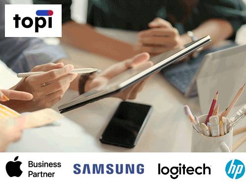 Zwei Personen nutzen gemeinsam ein Tablet. Rechts sind Stifte zu sehen. Im Bild oben links ist das "topi"-Logo. Im unteren Bereich laufen die Markenlogos von Apple, Asus, LG, Samsung, Logitech, Lenovo, hp, AVM durch