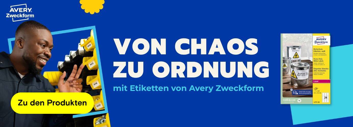 Ein lachender Mann organisiert seine Werkstatt mit wetterfesten Etiketten von Avery Zweckform, um Ordnung zu schaffen.