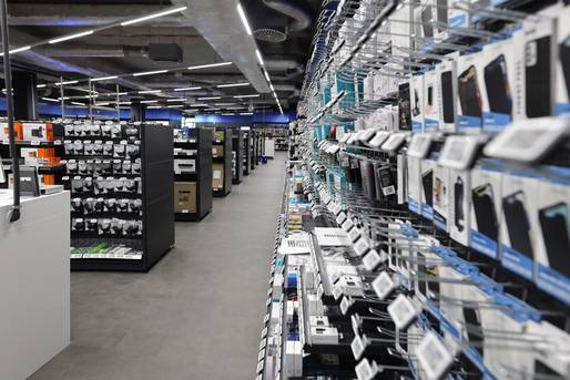 Zu sehen ist die Regalfläche von einem Conrad Profistore.