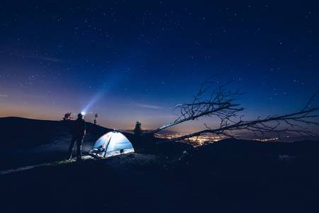 Taschenlampe in der Nacht