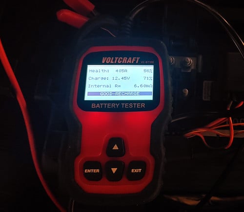 Tester Voltcraft VC-BT100 - Jak se pozná stav baterie?