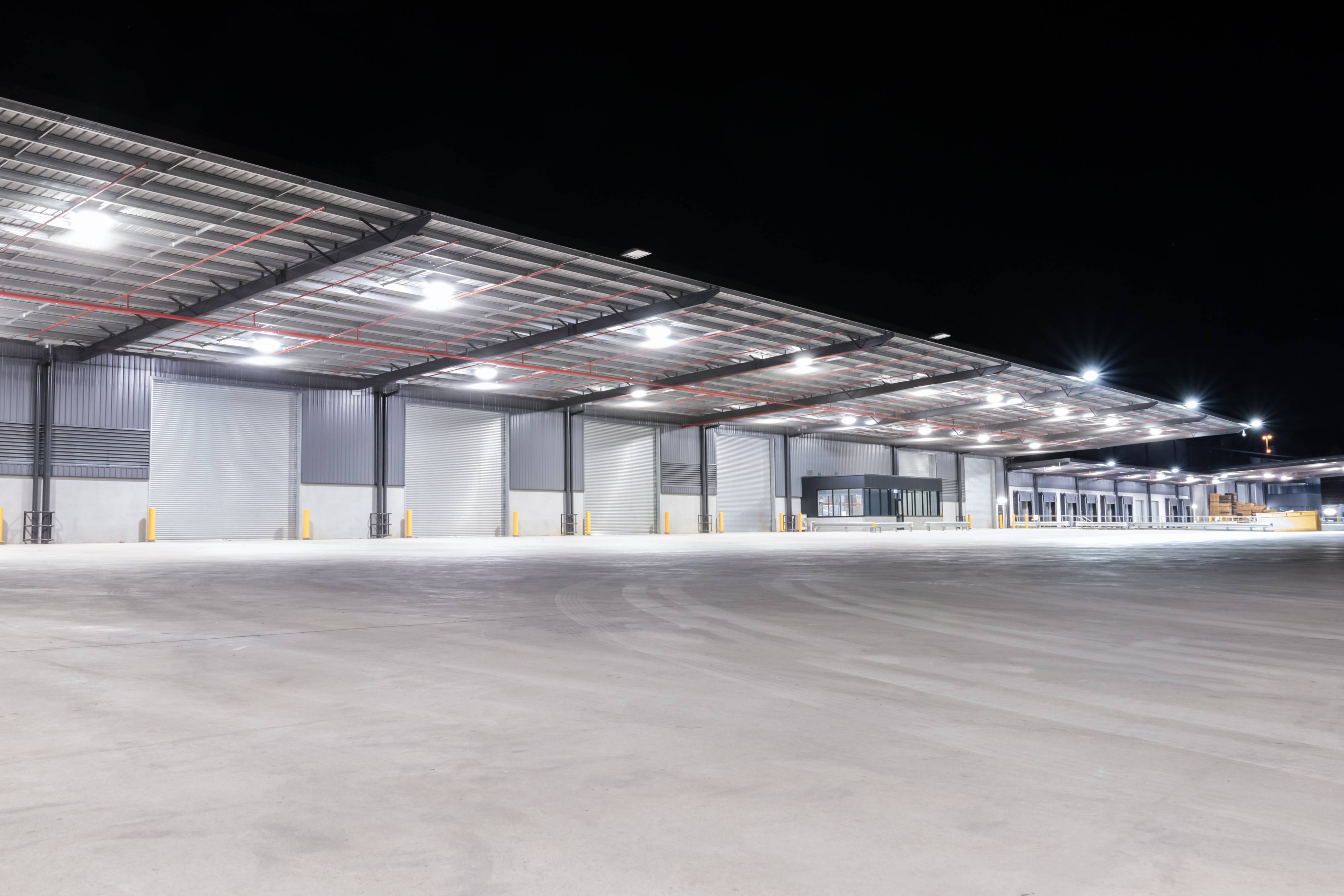 IP-geschützte Hallenbeleuchtung kann auch im Außenbereich verwendet werden