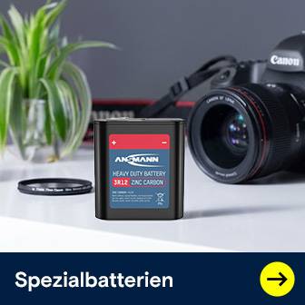 ANSMANN Heavy Duty Spezialbatterie auf einem Tisch vor einer Kamera.