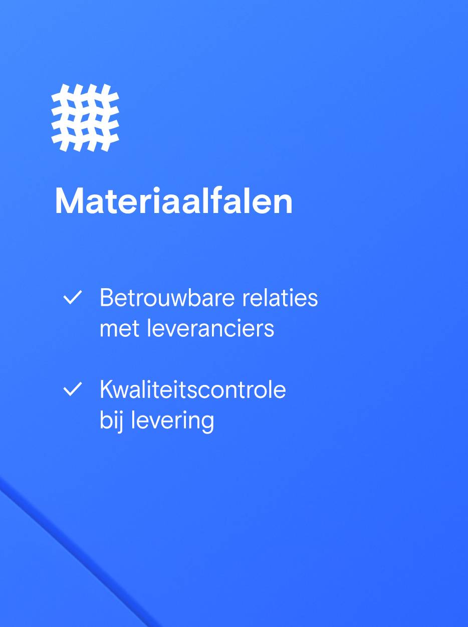 Rechthoekige knop met een rastersymbool, daarnaast de tekst “Materiaalstoring” en drie lijsten met vinkjes: “Betrouwbare leveranciersrelaties”, “Kwaliteitscontrole bij levering” en “Kritieke onderdelenlijsten bijhouden”.