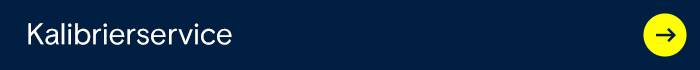 Ein dunkelblauer Banner zeigt „Kalibrierservice“ mit einem gelben Pfeil nach rechts.. Linkt zum Service Kalibrierservice