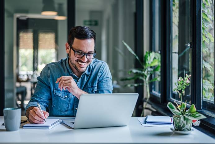 Laptop-Akkus versorgen auch kabellos mit Energie