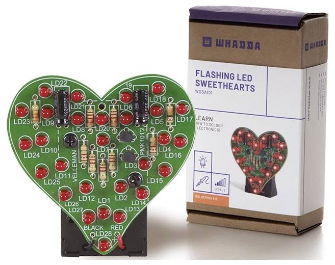 Srdíčkový LED kit s červenými a žlutými LED diodami, vedle něj balení s nápisem 'Blikající LED Sladké srdíčko'.