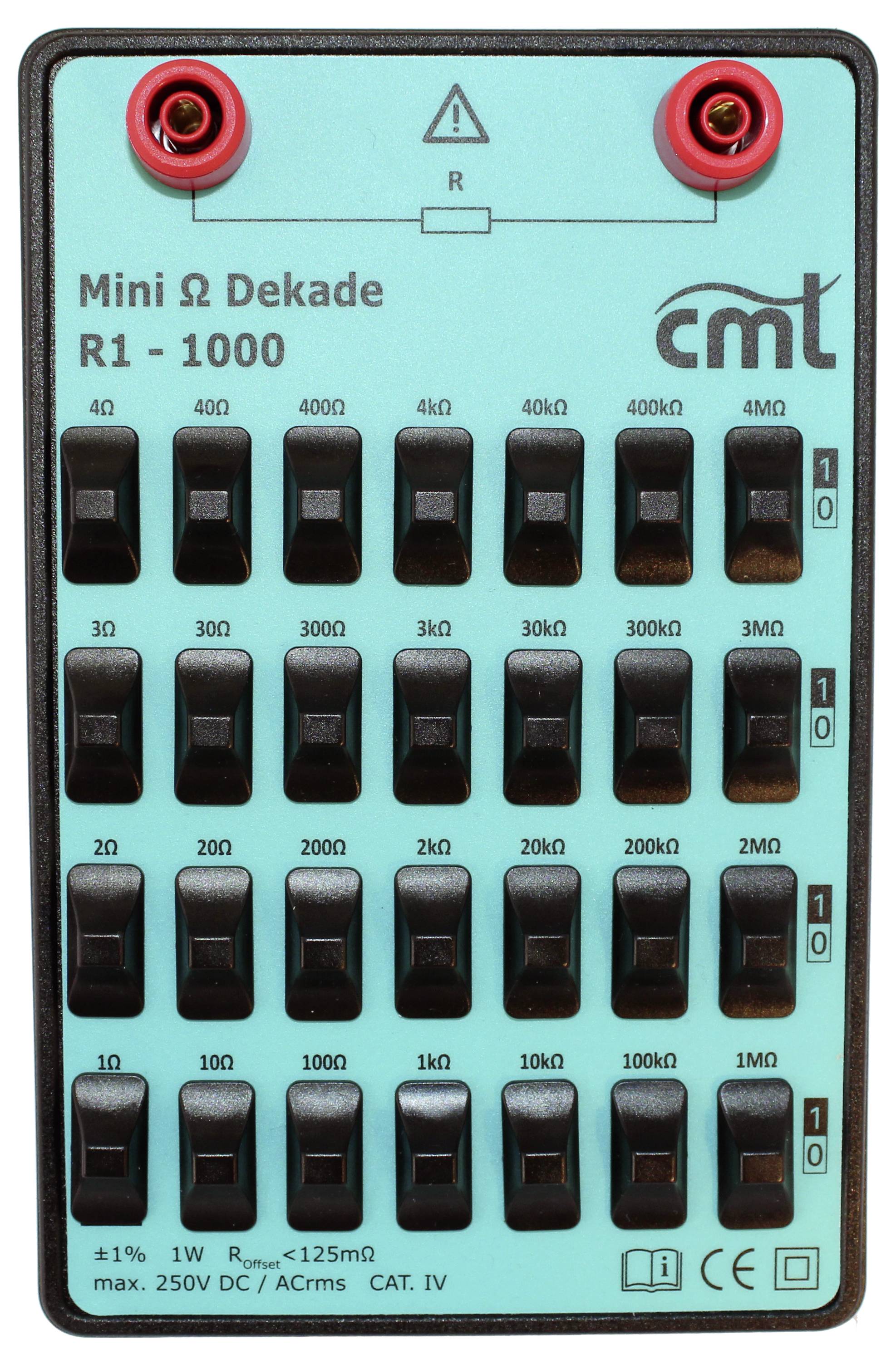 Černé odporové spínače na zeleném panelu s popiskem 'Mini Ω Dekáda R1 - 1000'; maximálně 250V DC/ACrms, kategorie IV.