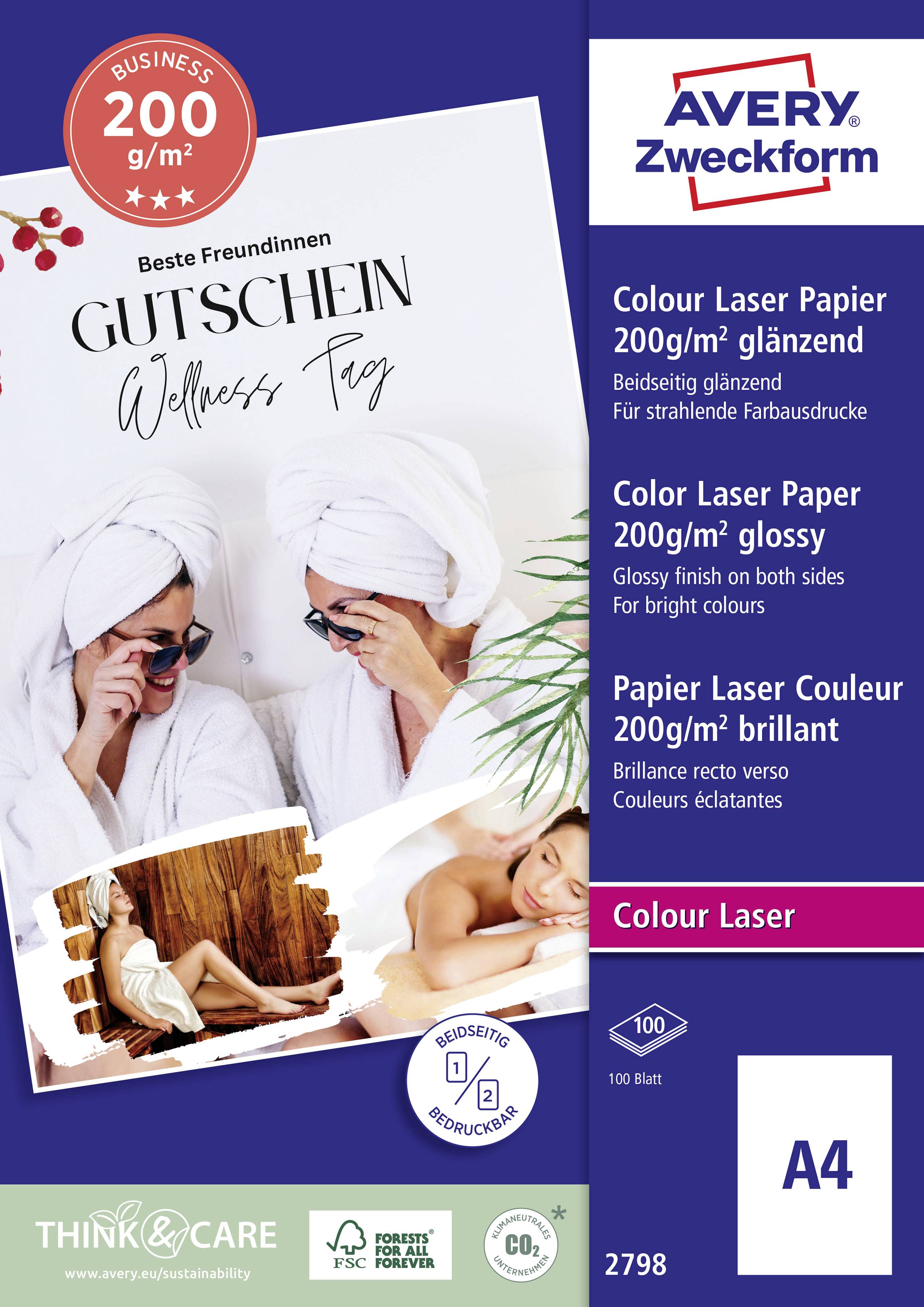 Dvě ženy v bílých županech a ručnících na hlavách se smějí. Text: 'Poukaz na wellness den'. Obal Avery Zweckform pro lesklý tiskový papír.