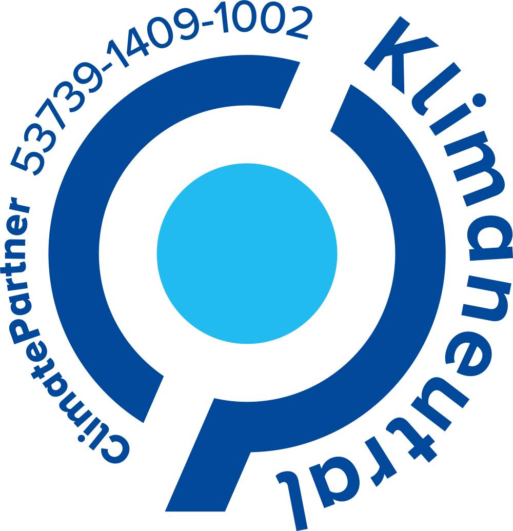 Modré logo klimatické neutrality od ClimatePartner s kruhovým symbolem a textem 'ClimatePartner 53739-1409-1002'.