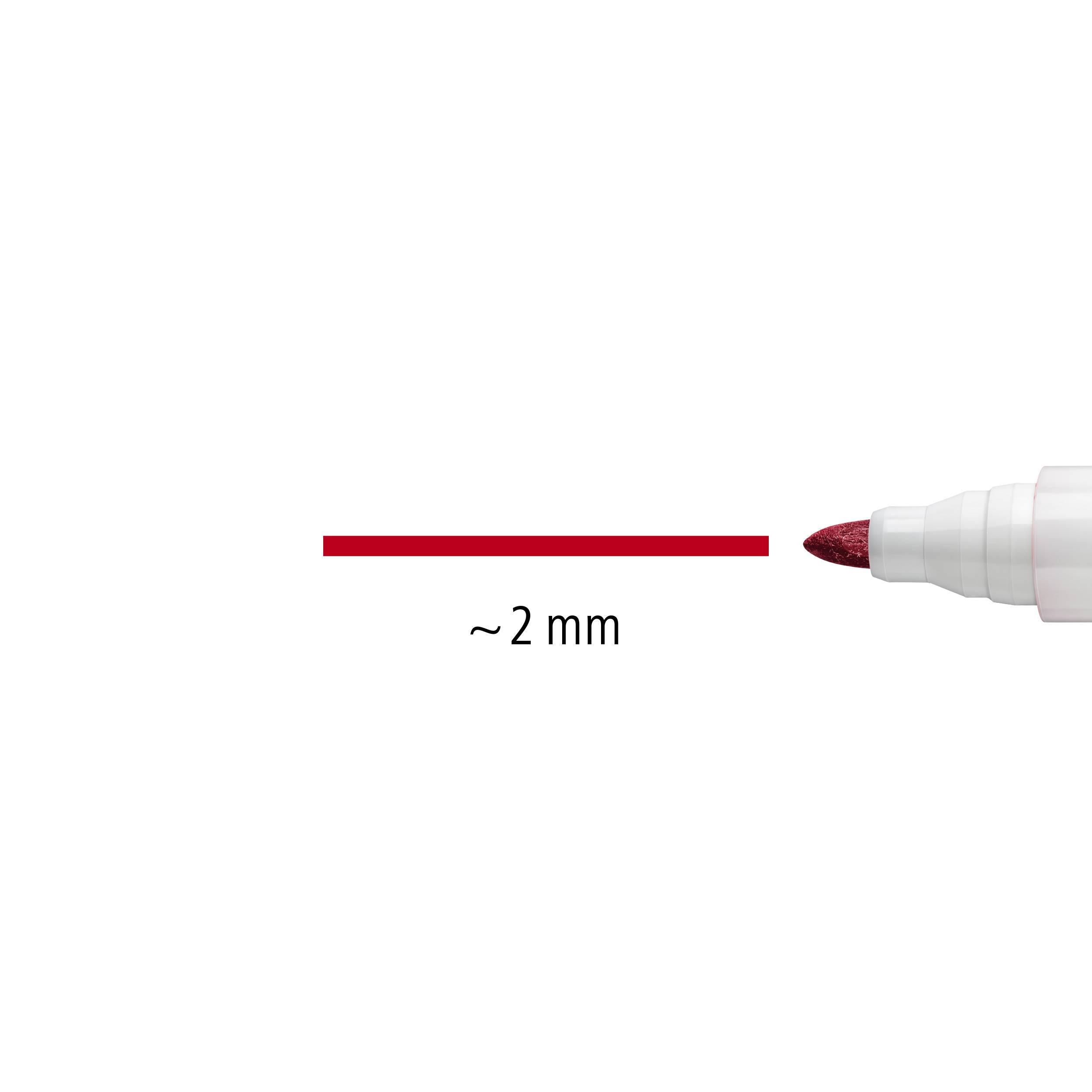 Červená tužka s hrotem široký přibližně 2 mm maluje horizontální červenou čáru; důraz je kladen na přesnost kresby a šířku linky.