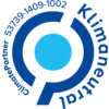 Kruhové logo s modrým bodem uprostřed. Text v kruhu: 'Klimaticky neutrální' a 'ClimatePartner 53739-1409-1002'.