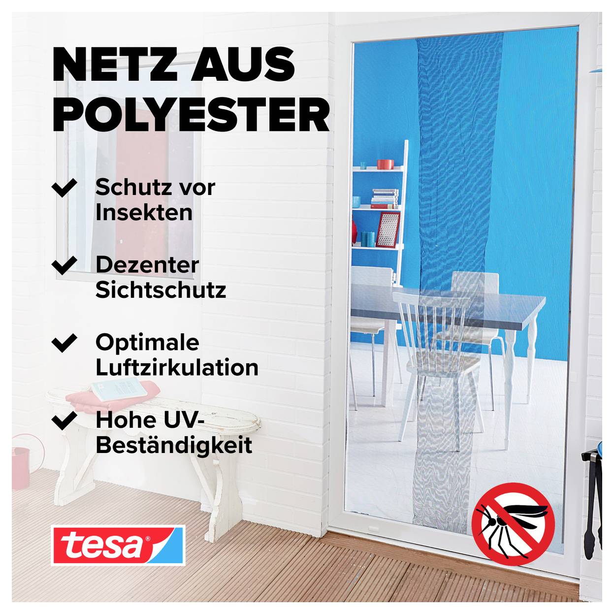 Reklamní obrázek pro síť z polyesteru v dveřním rámu; propaguje ochranu před hmyzem, diskrétní zástěnu, dobrou cirkulaci vzduchu a odolnost proti UV záření.