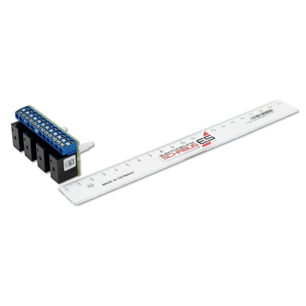 Horizontální elektronický měřicí pravítko s různými připojeními, označené "Gossen Metrawatt". Používá se pro elektrická měření.