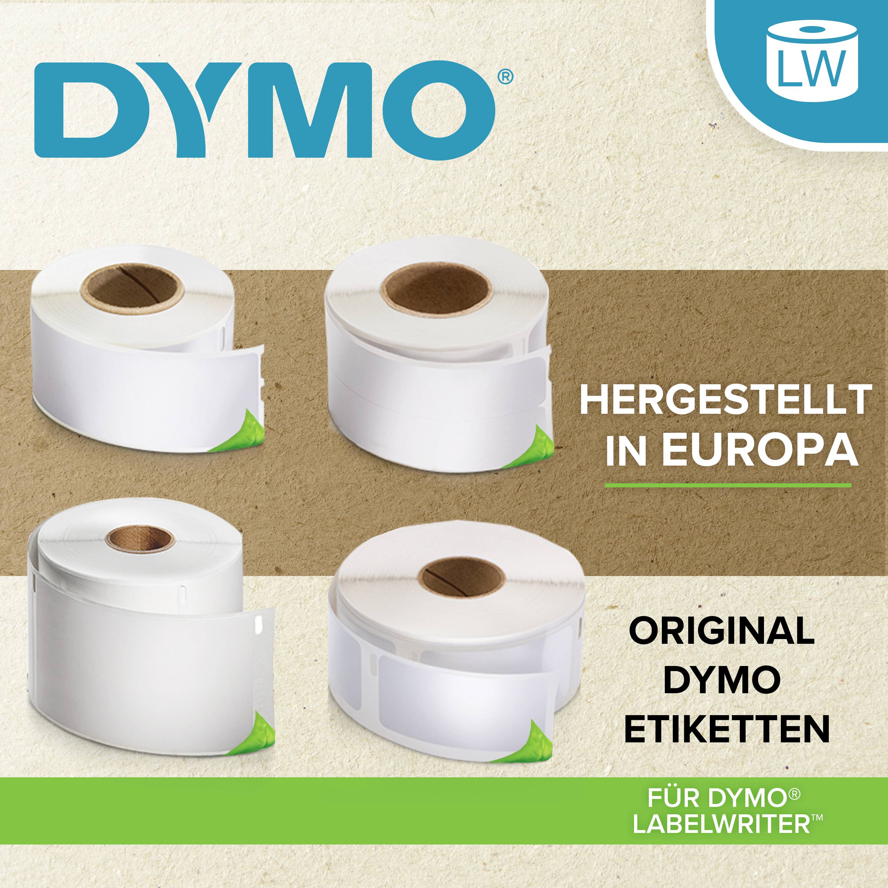 Tři role etiket DYMO na hnědém pozadí. Text: Vyrobeno v Evropě. Originální štítky pro tiskárny štítků DYMO.