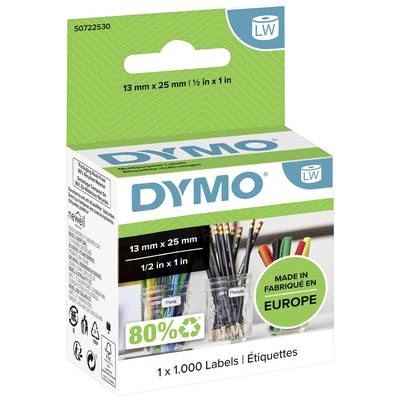 Balení produktu DYMO štítků, 13 mm x 25 mm. Obsahuje 1.000 štítků. Vyrobeno v Evropě. Tužky ve sklenici v pozadí.