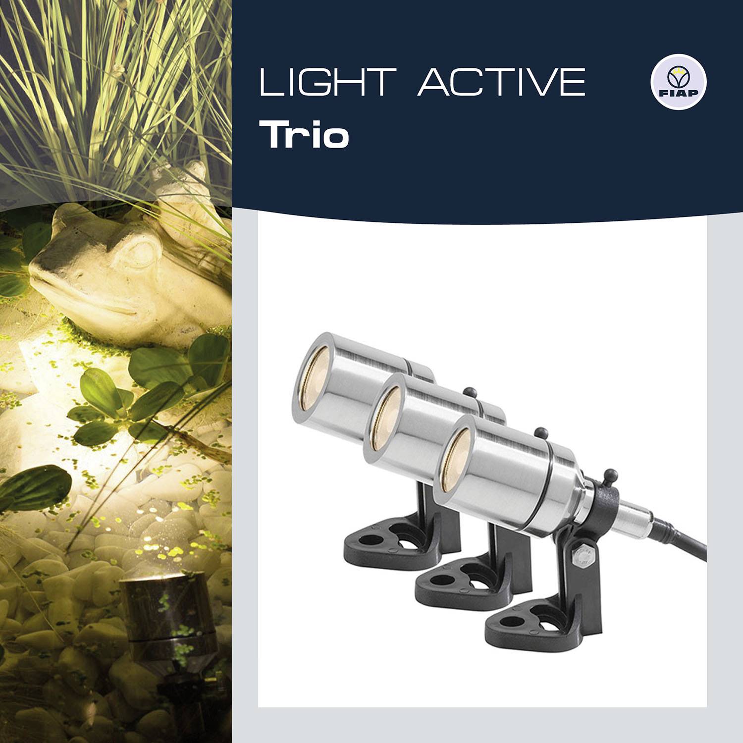 Tři stříbrné LED reflektory u rybníka s žábou a rostlinami, označené nápisem 'Light Active Trio' s logem v pravém horním rohu.