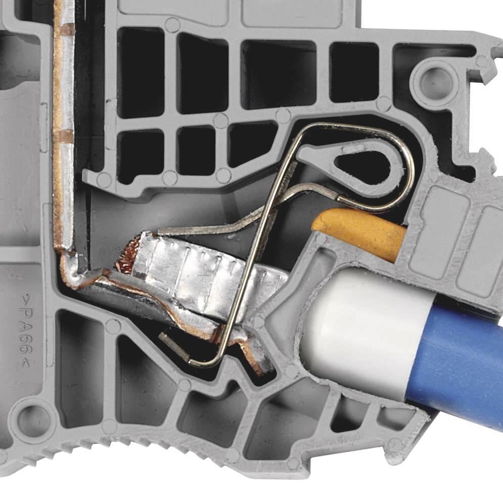 Příčný řez elektrickým součástkou s měděnými dráty a modrými kabely, zobrazující vnitřní strukturu a komponenty.
