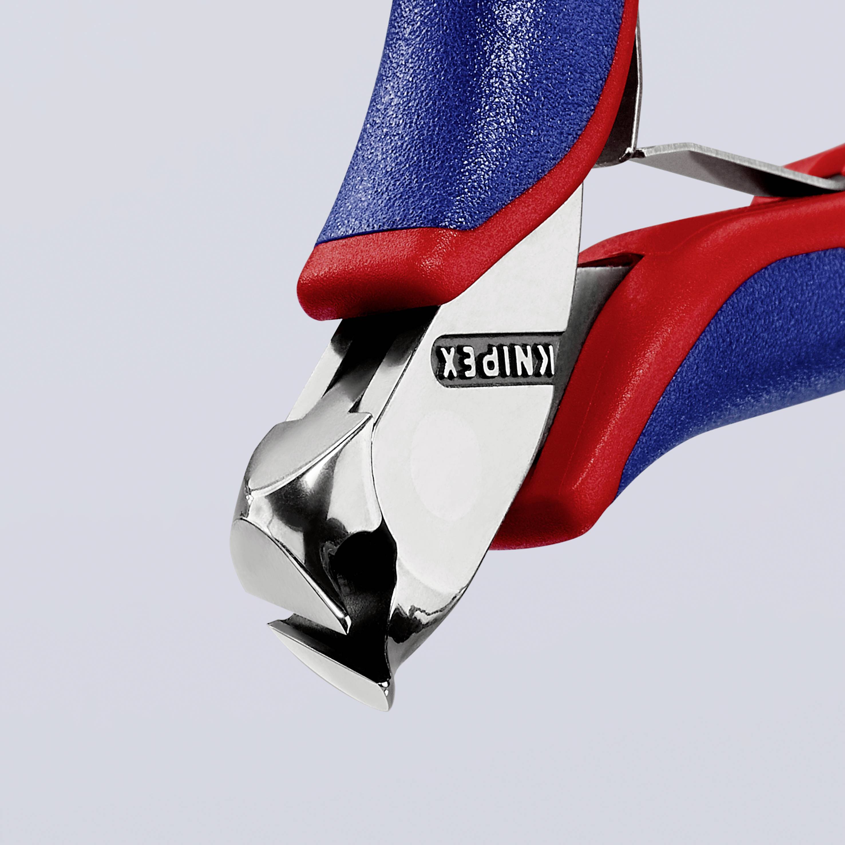 Modrá a červená přesná štípací kleště s názvem značky 'KNIPEX' na čepeli. Tento nástroj je vhodný pro přesné stříhání.