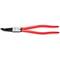 Červené kleště s zahnutými špičkami, ideální pro uchopení a ohýbání drátu. Kovové prvky ve středu pro stabilitu.