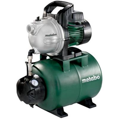 Elektrickompressor Metabo se zelenou nádrží, černým pouzdrem motoru a tlakoměrem, zobrazen na bílém pozadí.