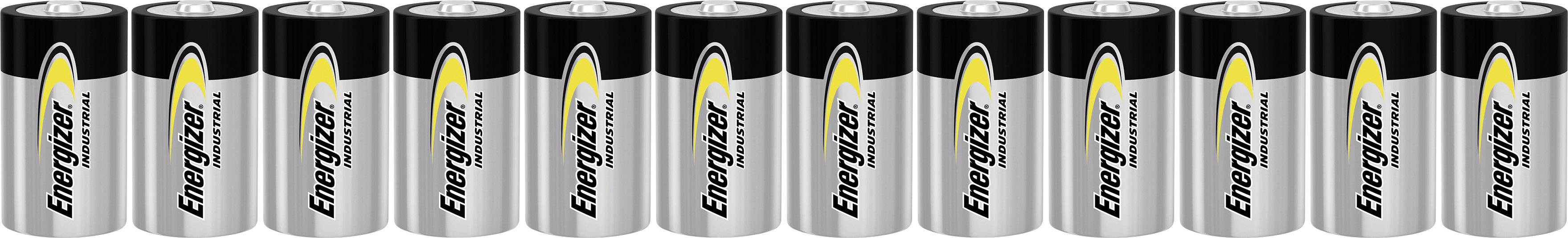 Dvanáct baterií značky 'Energizer' umístěných vedle sebe v řadě, každá s černým a stříbrným designem se žlutými akcenty.