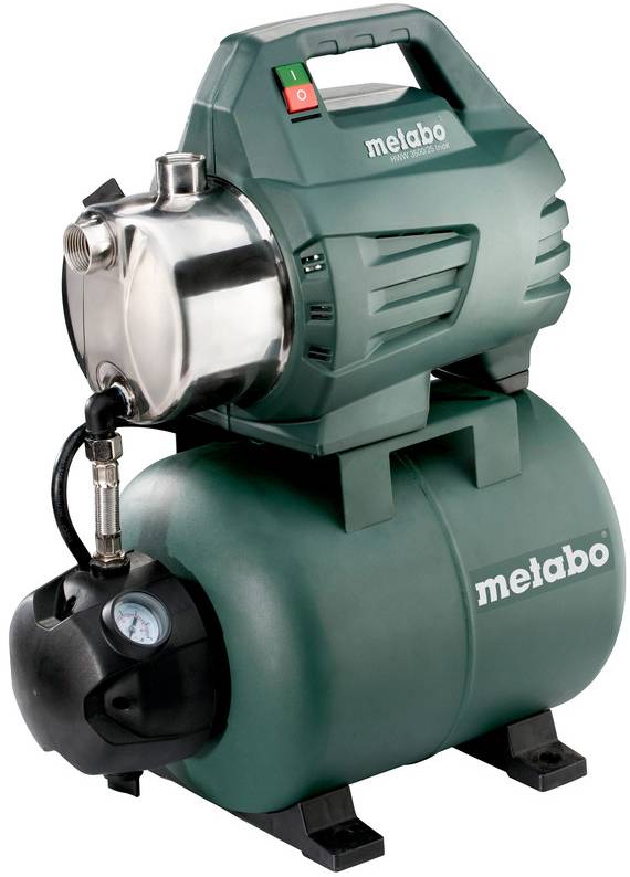 Přenosné elektrické vodní čerpadlo Metabo s tlakovým znakom a manometrem, zobrazené na bílém pozadí.