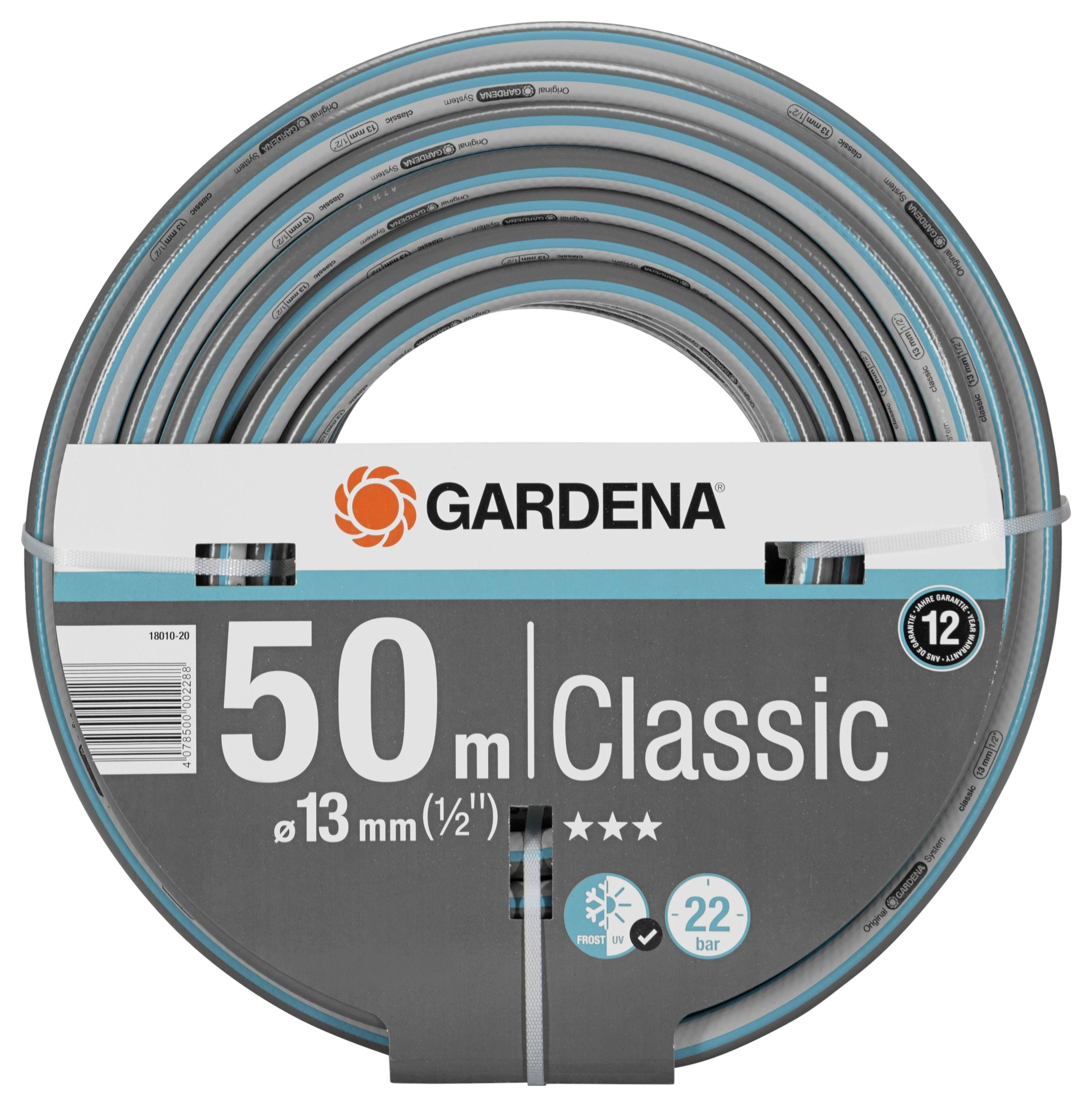 Zahradní hadice značky Gardena, model 'Classic', dlouhá 50 metrů, vhodná pro přípojky 13 mm (1/2"), s tlakem až 22 bar.