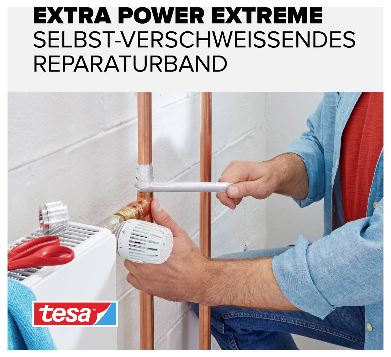 Trubka je omotána samovulkanizačním opravným páskem. Nahoře je napsáno 'Extra Power Extreme Samovulkanizační opravný pásek'.