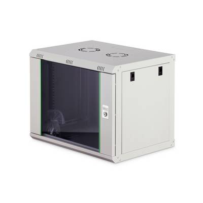 Šedý, kompaktní serverový rack s průhledným předním panelem a větracími ventilátory nahoře je zobrazen. Vypadá pevně a bezpečně, vhodně pro malé síťové konfigurace.