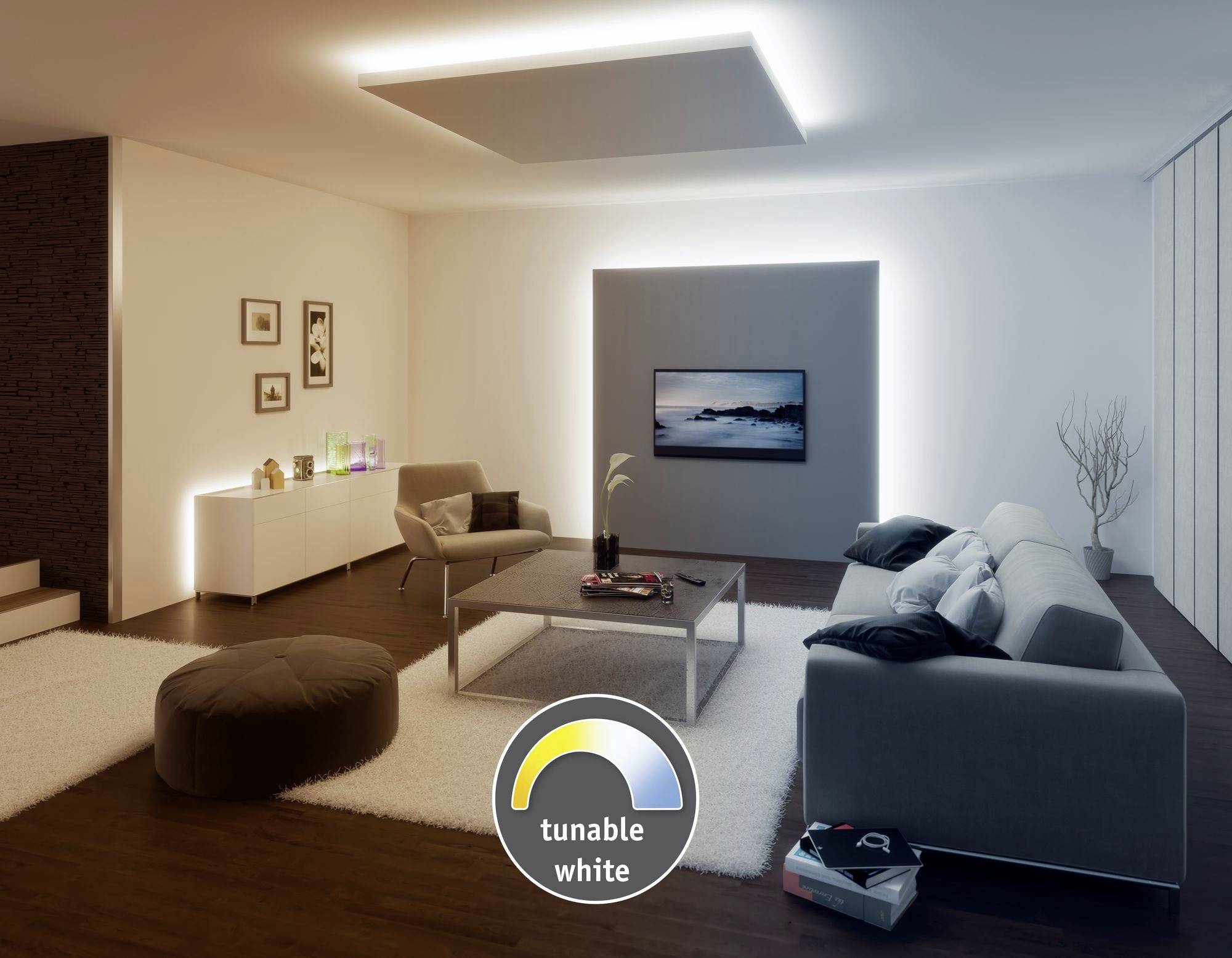 Moderní obývací pokoj s elegantní pohovkou, konferenčním stolkem, televizí na stěně a atmosférickým osvětlením. Text 'tunable white'.
