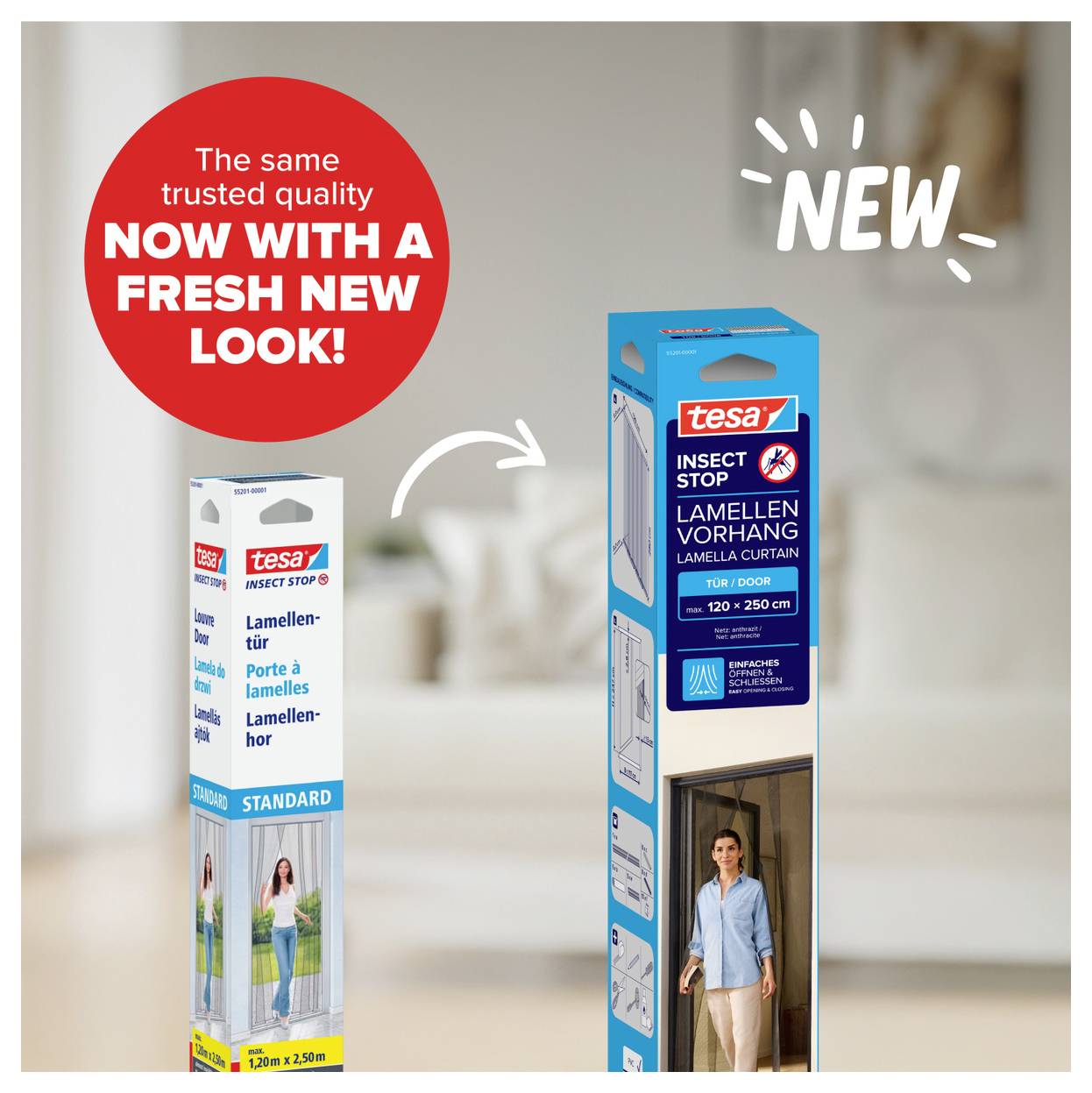Reklamní inzerát pro tesa Insektenschutz: stará balení vlevo, nové modré balení vpravo, šipka a text "NOW WITH A FRESH NEW LOOK!" (NYNÍ S ČERSTVĚ NOVÝM VZHLEDEM!) a "NEW" (NOVÉ).