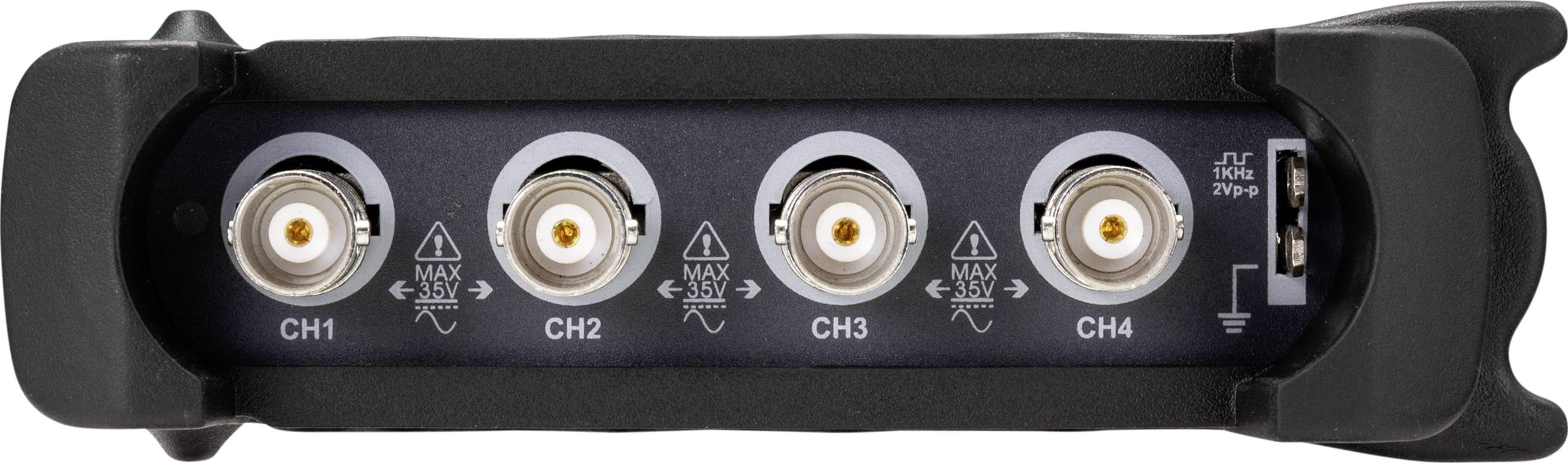 Zadní strana elektronického zařízení se čtyřmi BNC konektory pro CH1 až CH4 a USB portem vpravo.