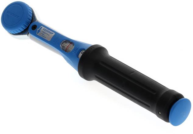 Momentový klíč s modro-černou rukojetí a otočným knoflíkem, na bílém pozadí.