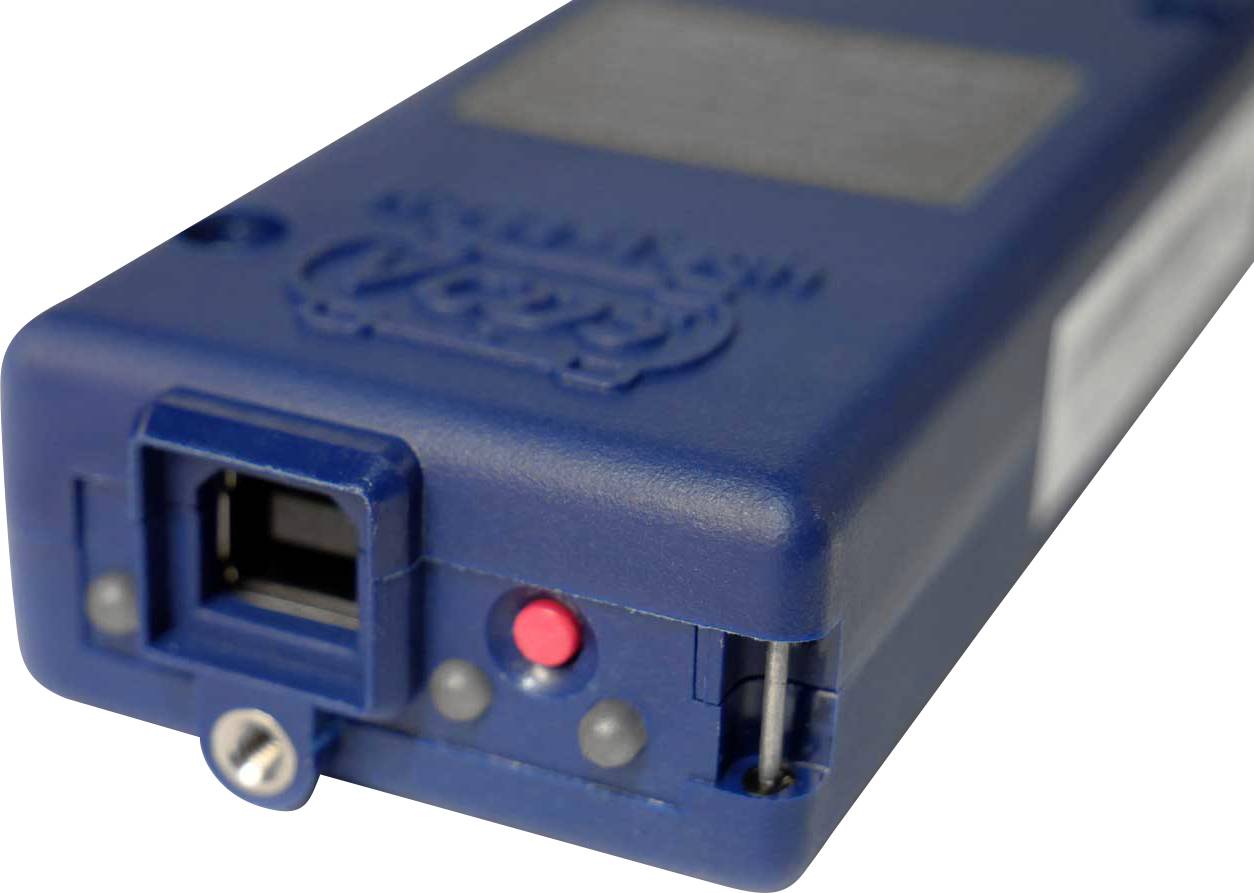 Modré elektronické zařízení s USB portem a červenou kontrolkou, pravděpodobně určené pro datové připojení nebo napájení.