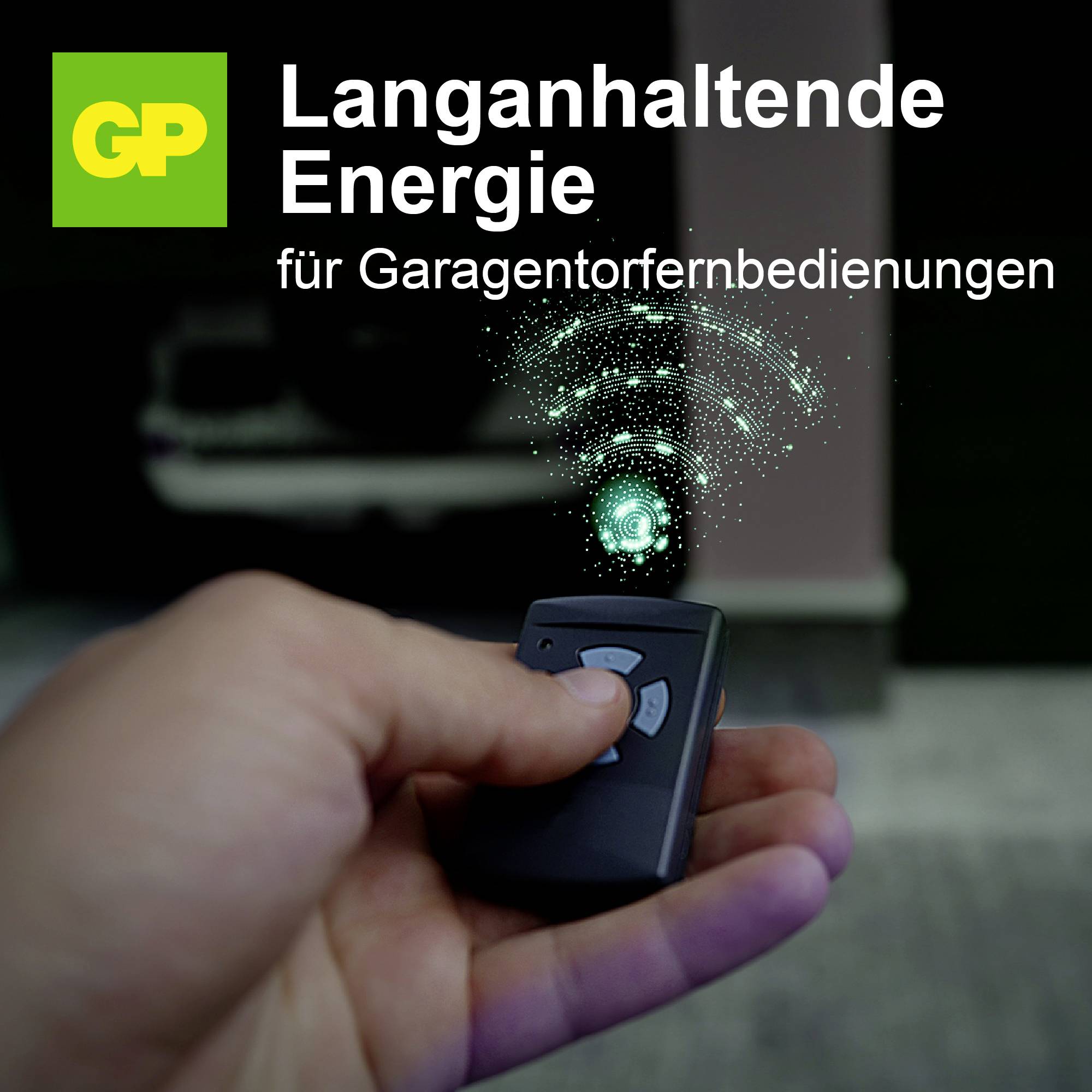 Reklamní grafika: Ruka drží dálkové ovládání garážových vrat s rádiových vln; text "Dlouhotrvající energie pro dálková ovládání garážových vrat" a logo GP.