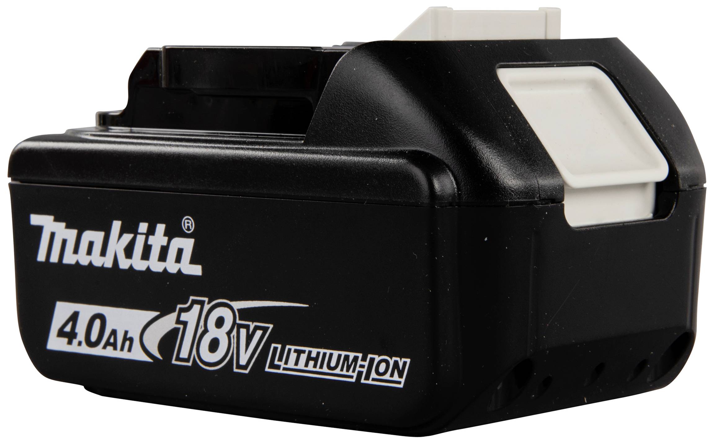 Černý Makita 18V lithium-iontový akumulátor s kapacitou 4,0 Ah, boční pohled. Primárně používaný pro elektrické nářadí.
