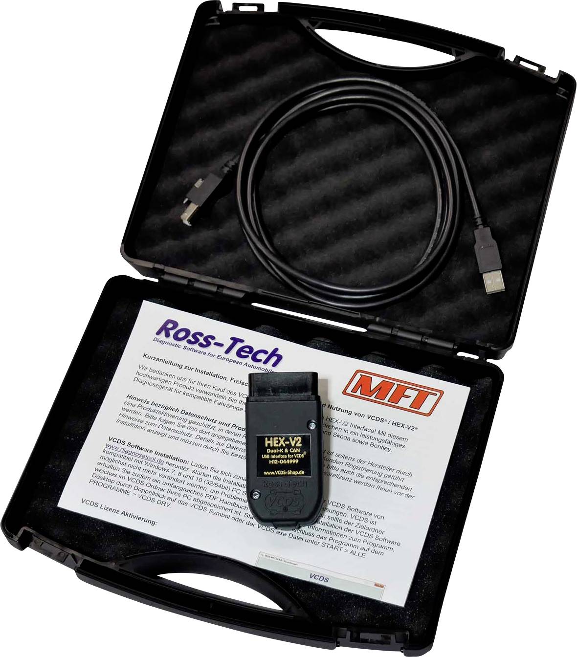 Otevřený kufřík s diagnostickým přístrojem Ross-Tech HEX-V2, USB kabelem a návodem k použití. Používá se pro diagnostiku vozidel.