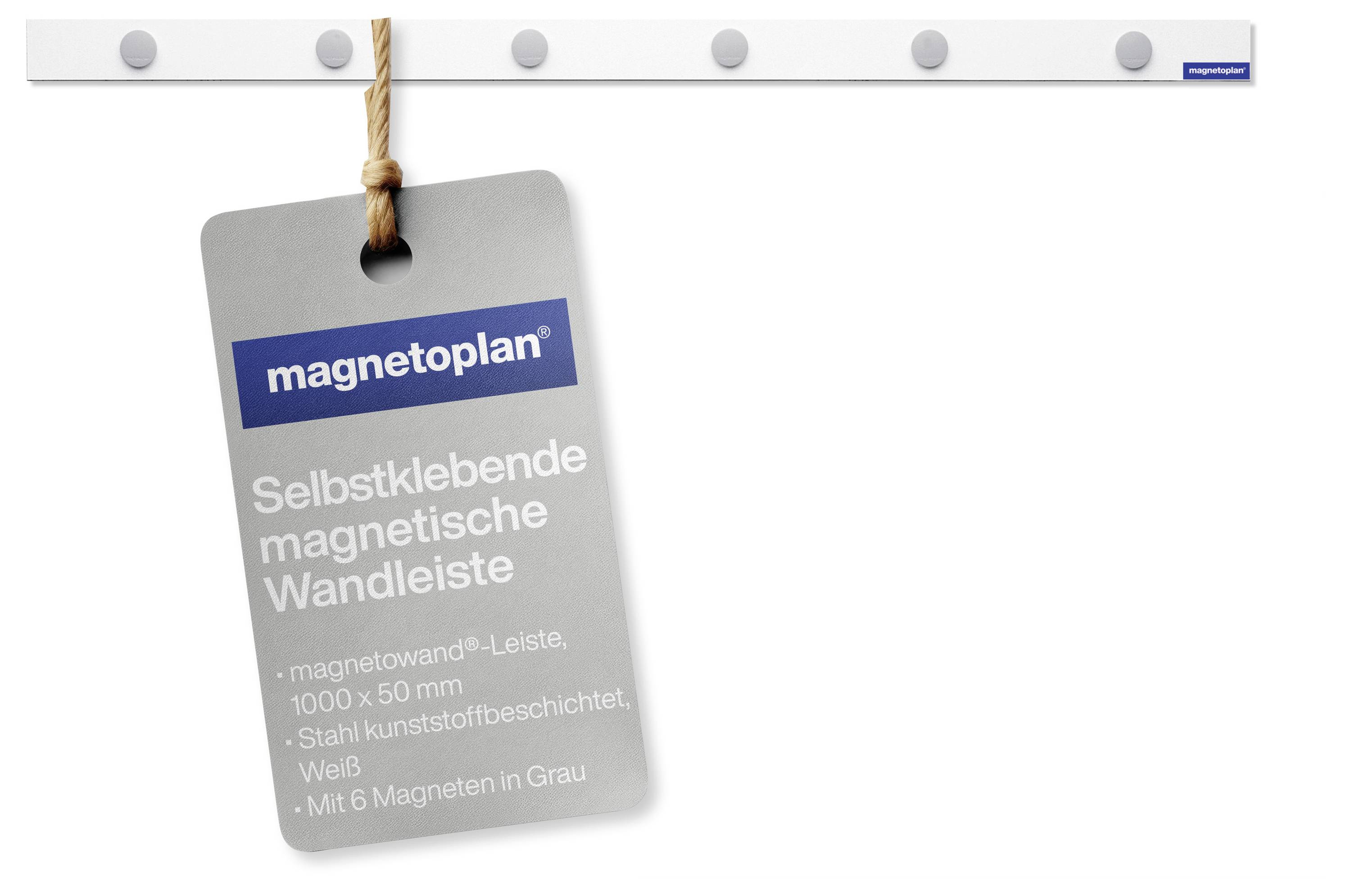 Bílá samolepicí magnetická lišta se šesti šedými magnety. Štítek produktu popisuje velikost a materiálové detaily.