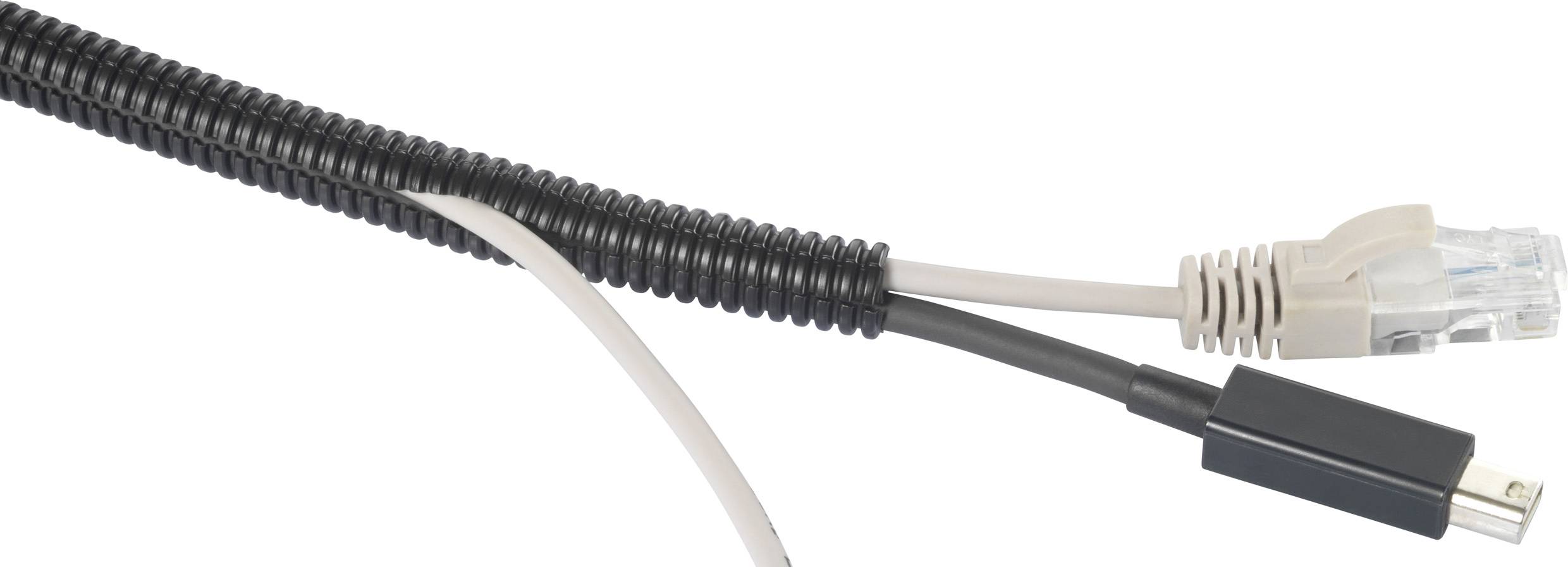 Detailní pohled na kroucený kabel zakončený ethernetovou a USB zástrčkou, umístěný na bílém pozadí.