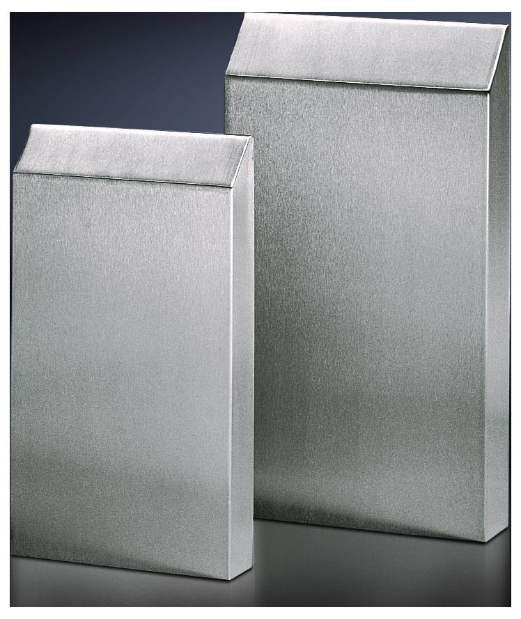 Dvě obdélníkové kovové krabice před tmavým pozadím. Různé velikosti, moderní a minimalistický design.