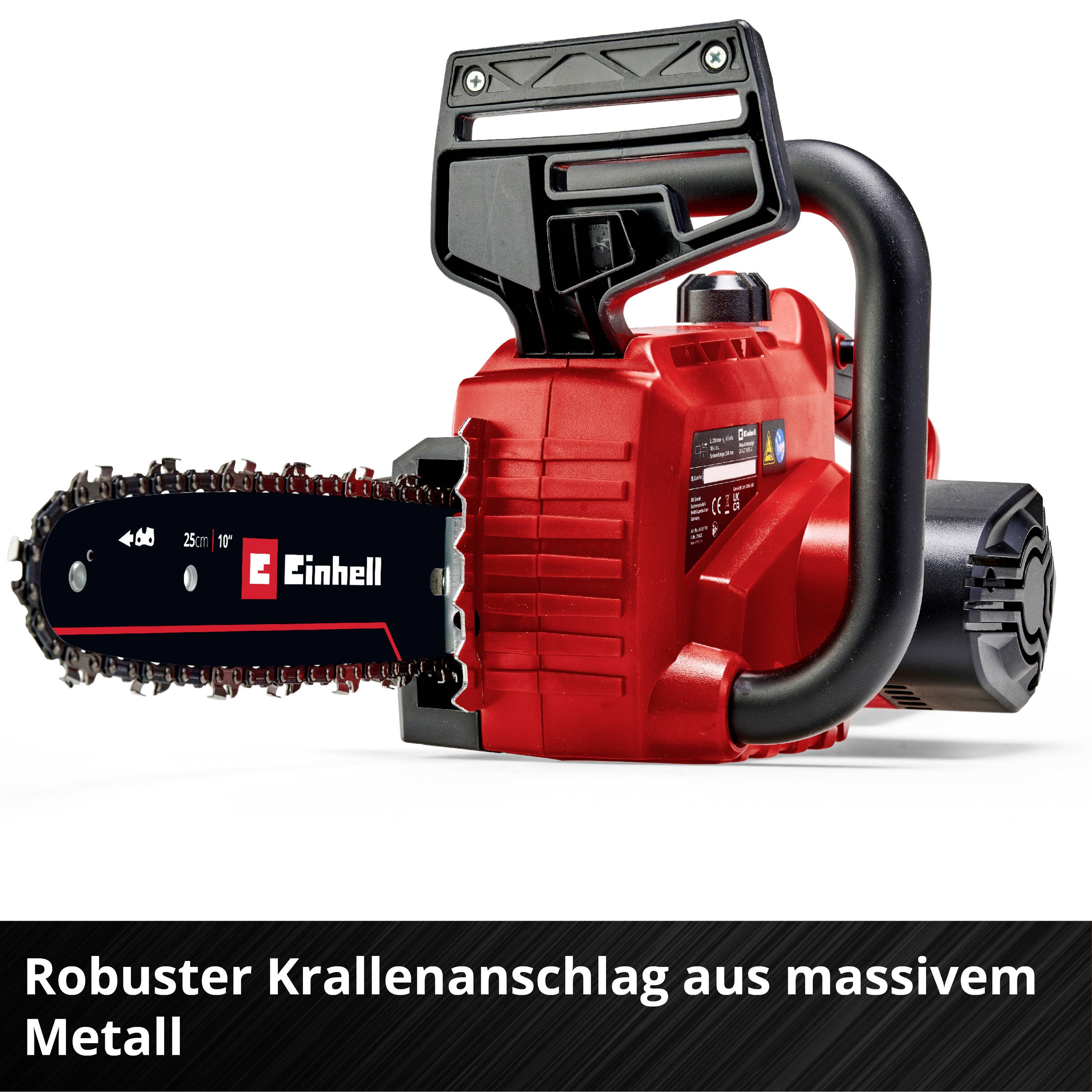 Obrázek zobrazuje červenou elektrickou řetězovou pilu značky Einhell s robustním kovovým dorazem.
