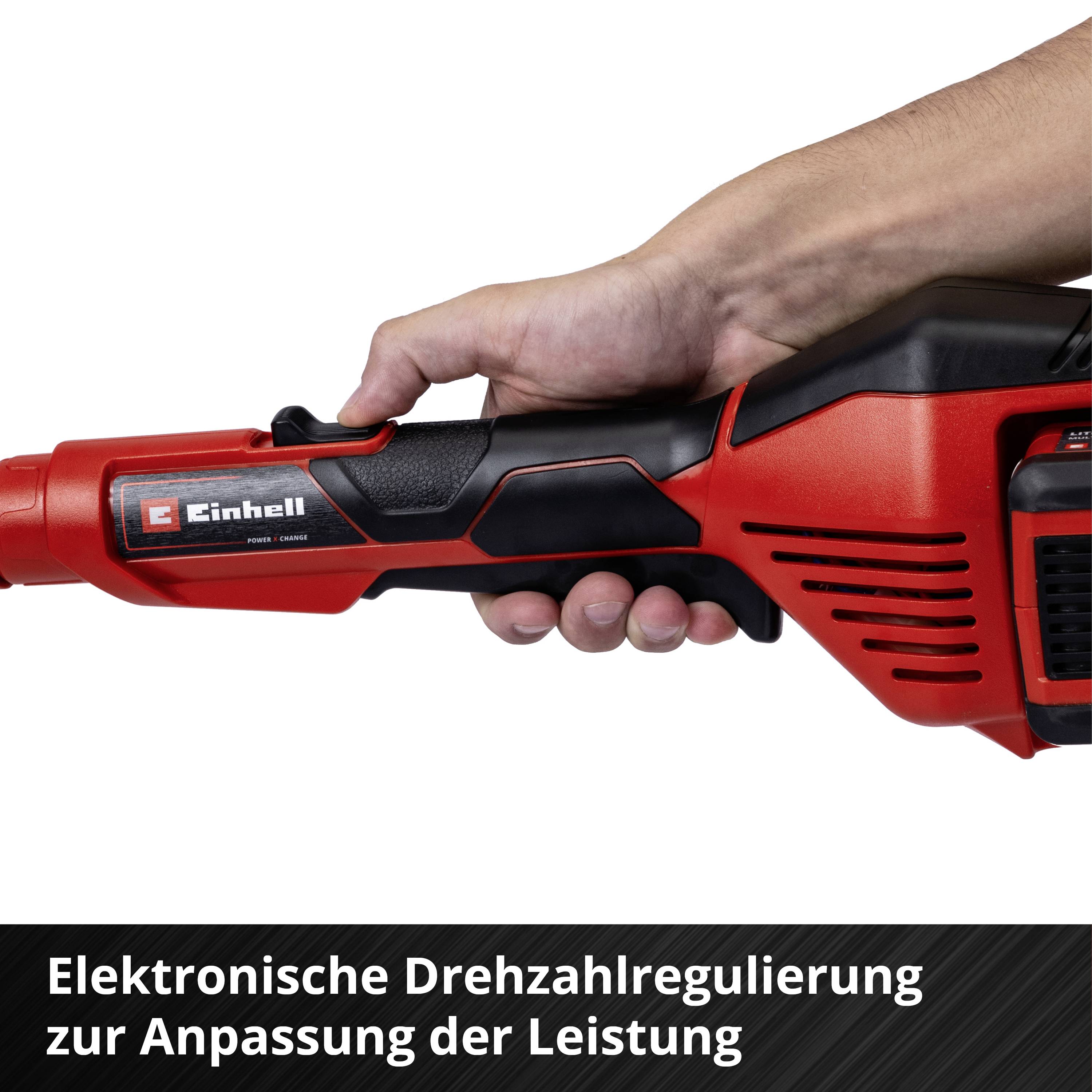 Ruka drží červený elektrický příklepový šroubovák s logem známého výrobce nářadí. Text zdůrazňuje regulaci otáček.
