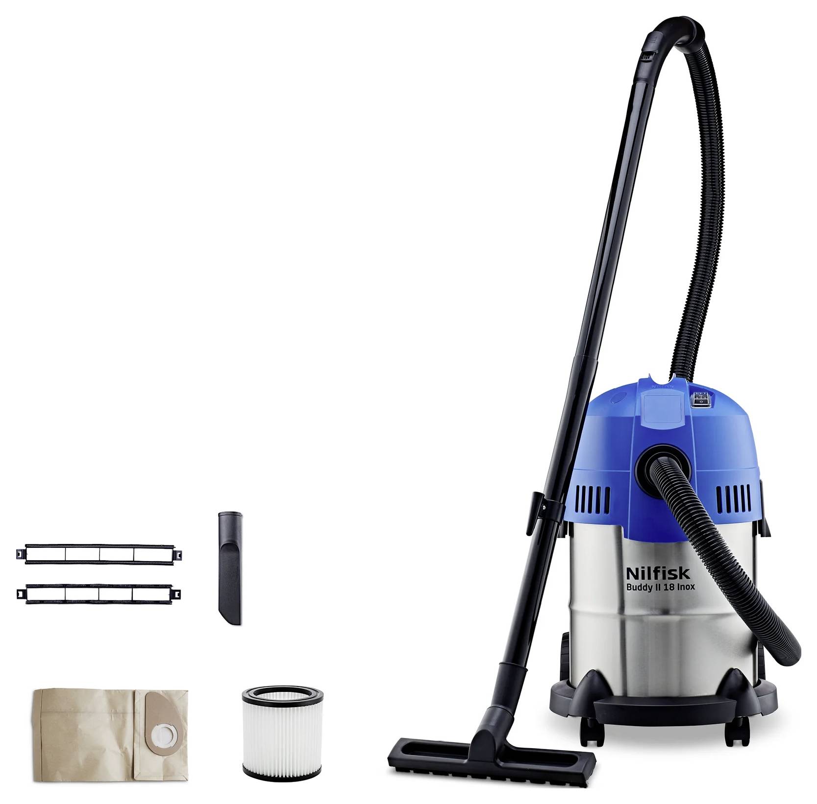 Modrý a stříbrný vysavač s dlouhou hadicí je zobrazen spolu s různými nástavci a příslušenstvím, včetně filtru a sáčku.
