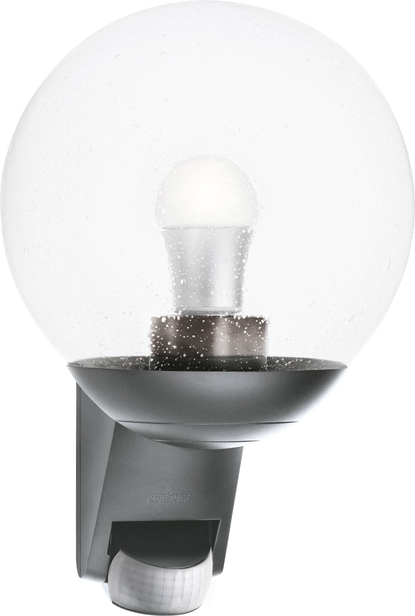 Nástěnná lampa s kulatým, průhledným stínidlem zobrazuje lesklou žárovku a pod ní pohybový senzor na držáku.